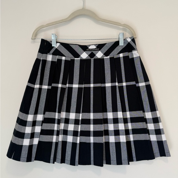 Burberry Golf Plaid Pleated Skort size 6, New With Tags attached - Picture 7 of 11